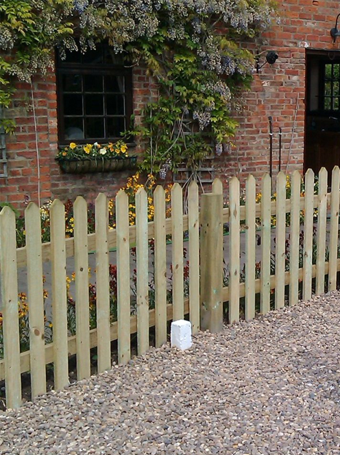 Palisade Picket Fence1