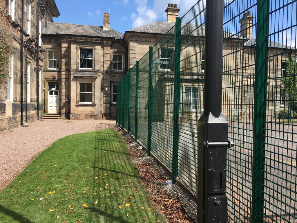 3 Metre High 868 Twin Wire with Rebound External View